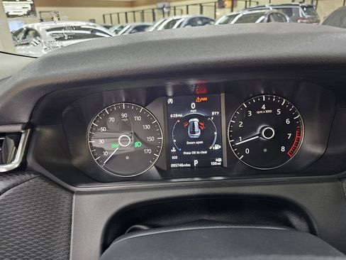 Used 2018 Land Rover Range Rover Velar image 28