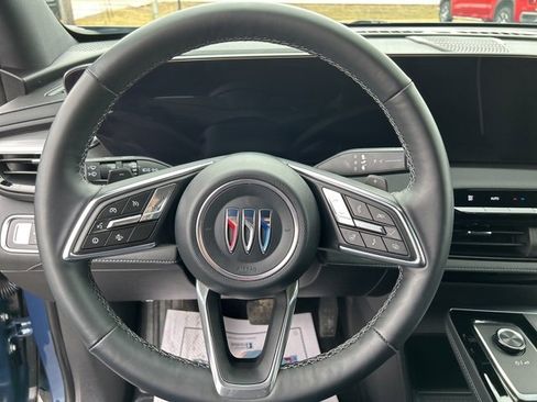 Used 2025 Buick Enclave Preferred image 18