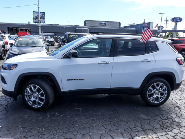 Used 2022 Jeep Compass Latitude w/ Sun and Sound Group AWD/4WD image 5