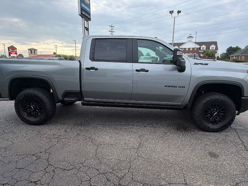 New 2026 Chevrolet Silverado 2500 ZR2 w/ LPO, Dark Essentials Package AWD/4WD image 8