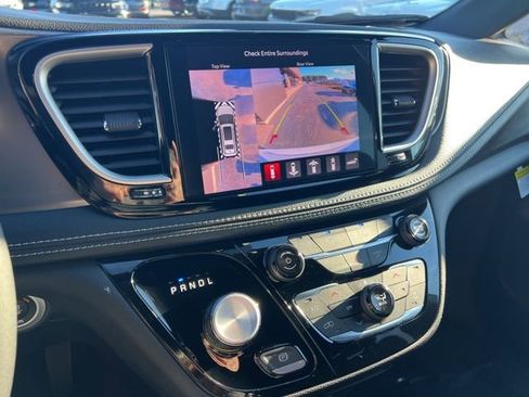 New 2026 Chrysler Pacifica Select w/ S Appearance Package image 15