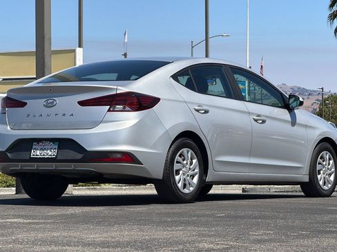 Used 2019 Hyundai Elantra SE w/ Cargo Package FWD image 4