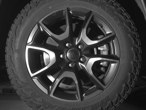 Used 2025 Jeep Compass Trailhawk image 13