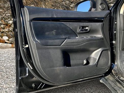 Used 2019 Mitsubishi Outlander SE image 20