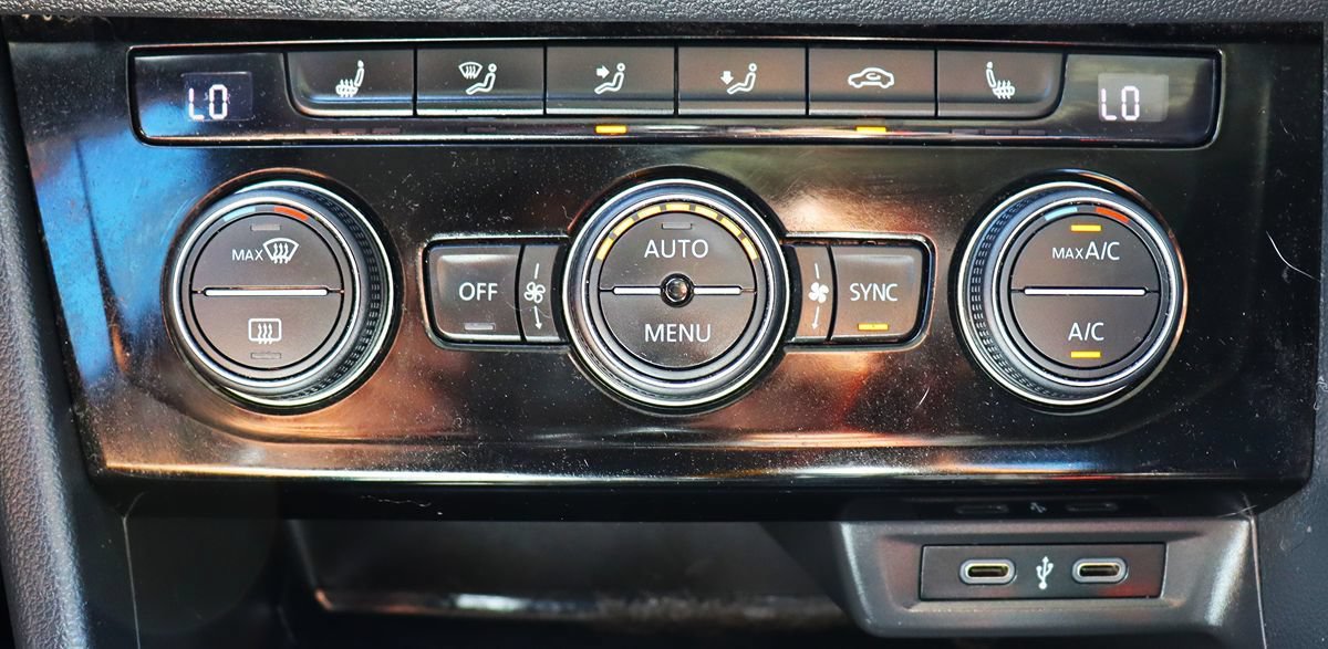 Used 2022 Volkswagen Jetta SE FWD image 45
