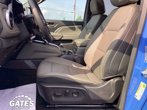 Used 2025 Chevrolet Colorado ZR2 w/ Technology Package AWD/4WD image 15