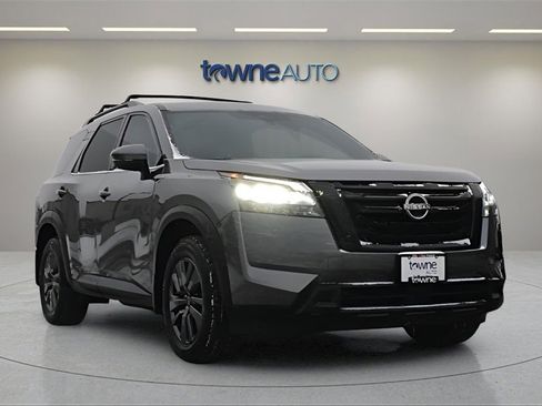 Used 2024 Nissan Pathfinder SV w/ Black Appearance Package image 7