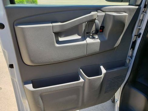 Used 2017 Chevrolet Express 2500 RWD image 11