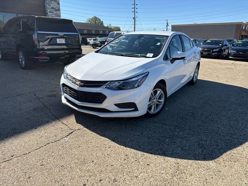 Used 2016 Chevrolet Cruze LT w/ Convenience Package image 8