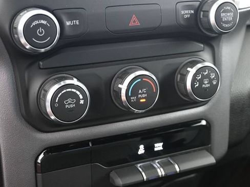 Used 2022 RAM 1500 Big Horn AWD/4WD image 25