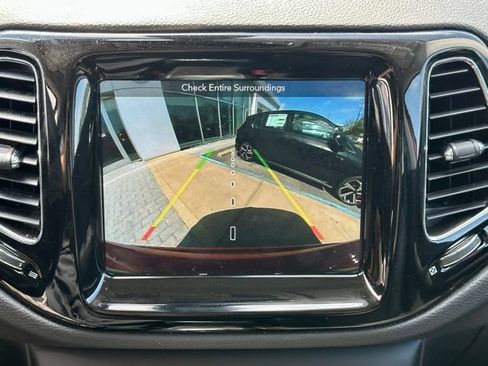 Used 2019 Jeep Compass Latitude AWD/4WD image 27