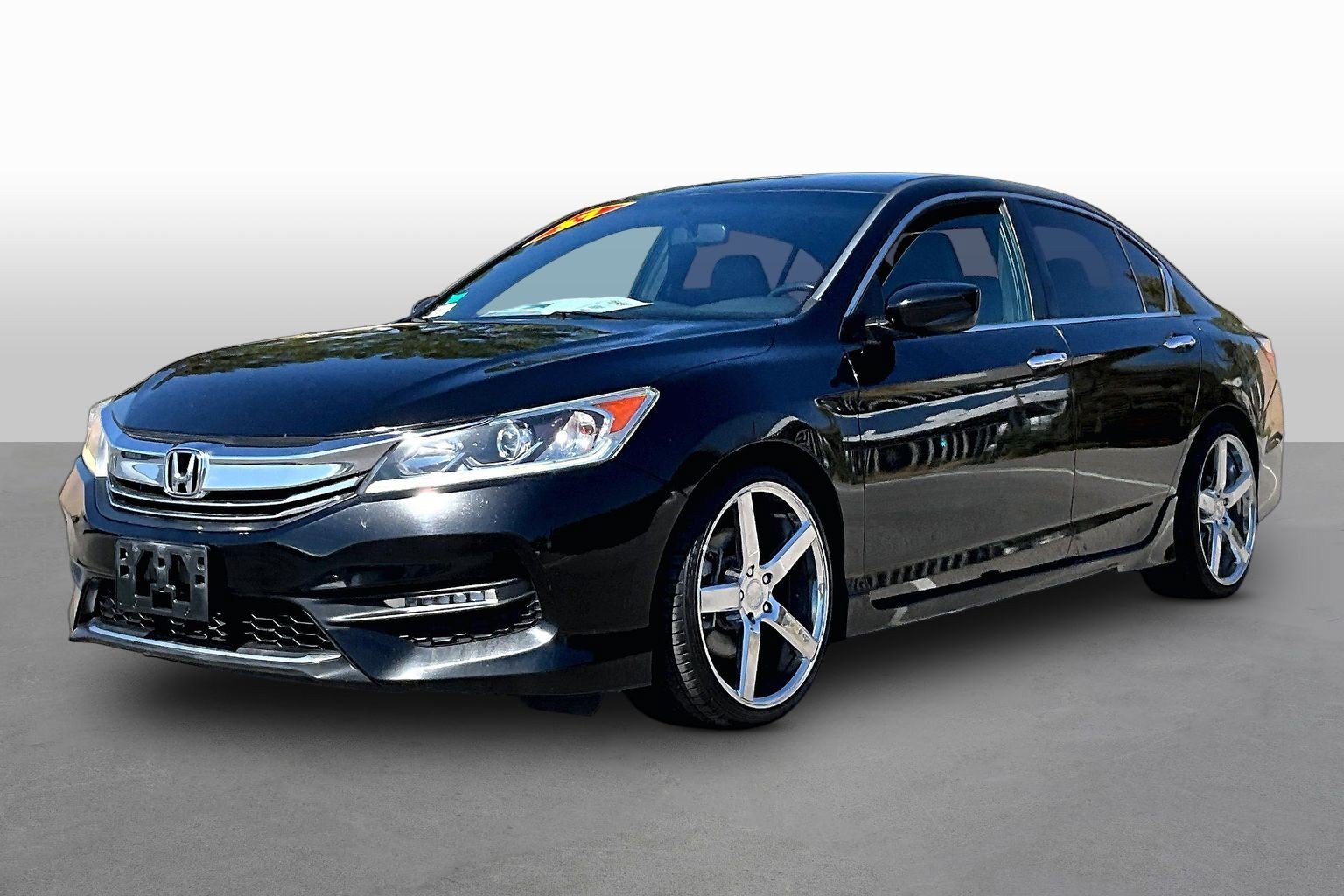 Used 2017 Honda Accord Sport image 1