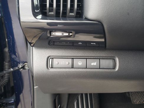 Certified 2025 Nissan Pathfinder SV image 33