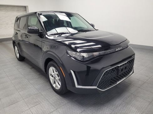 Used 2023 Kia Soul LX w/ LX Technology Package FWD image 13