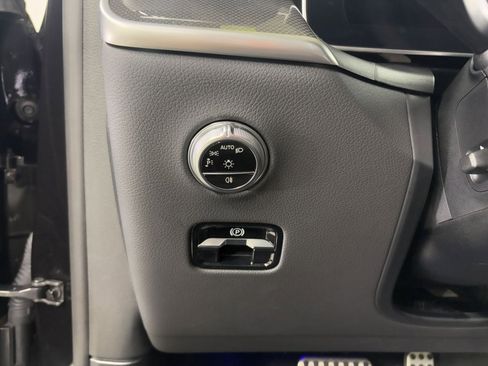 Used 2024 Mercedes-Benz GLC 300 4MATIC w/ AMG Line image 10