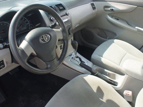 Used 2011 Toyota Corolla LE FWD image 9