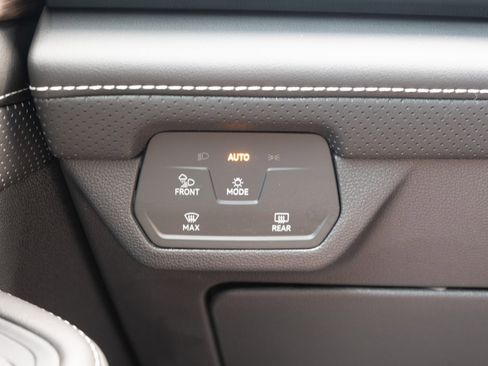 Used 2024 Volkswagen Atlas SEL Premium R-Line image 10