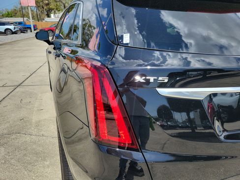 Used 2020 Cadillac XT5 Premium Luxury image 10