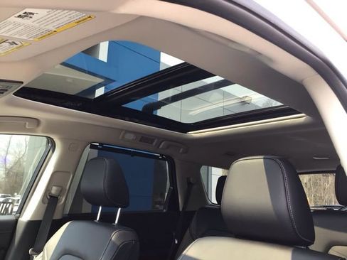 Used 2024 Nissan Pathfinder Platinum image 10