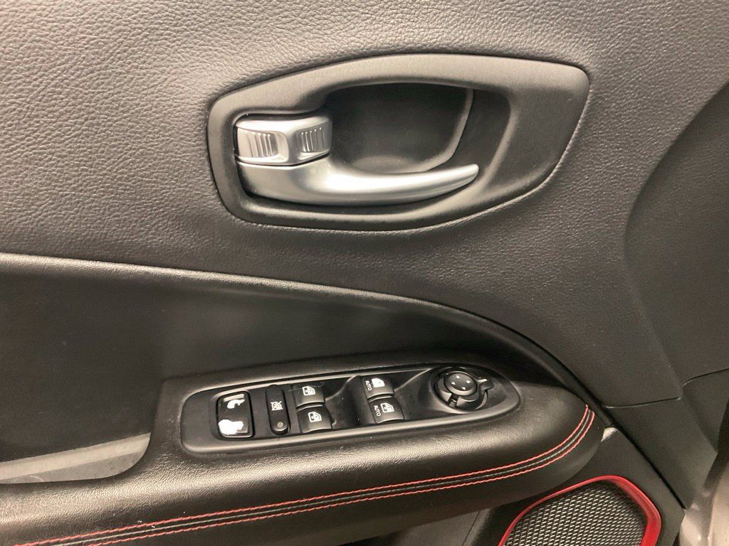 Used 2018 Jeep Compass Trailhawk w/ Navigation Group AWD/4WD image 12