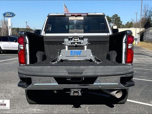 Used 2024 Chevrolet Silverado 2500 LTZ w/ LTZ Convenience Package image 17