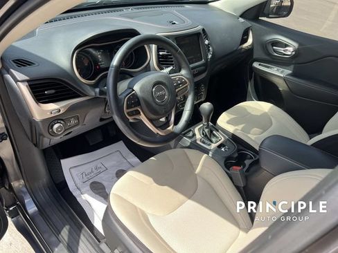 Used 2017 Jeep Cherokee Latitude w/ Safety/Convenience Group FWD image 13
