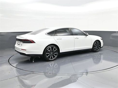 Used 2024 Honda Accord Touring image 15