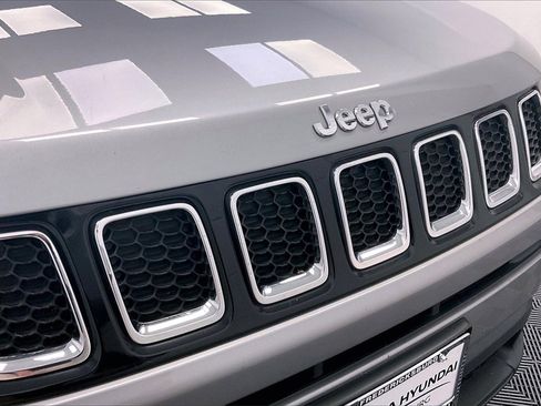 Used 2019 Jeep Compass Latitude image 24