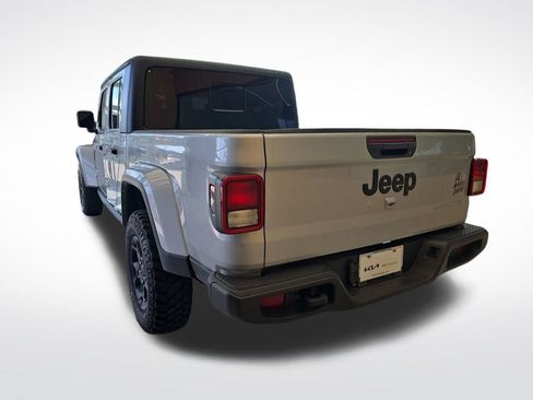 Used 2023 Jeep Gladiator Willys image 4