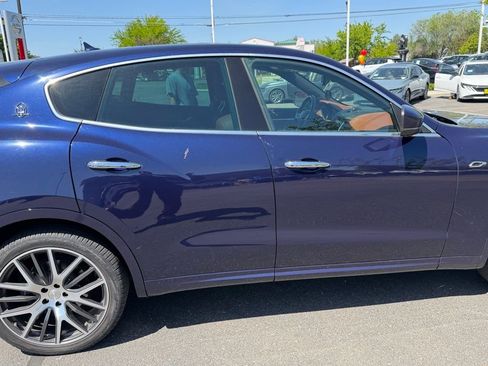 Used 2019 Maserati Levante AWD/4WD image 5