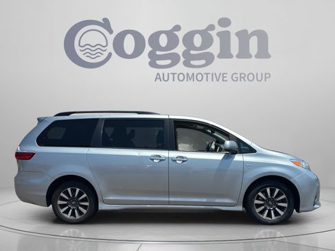 Used 2019 Toyota Sienna XLE w/ XLE Navigation Package AWD/4WD image 6