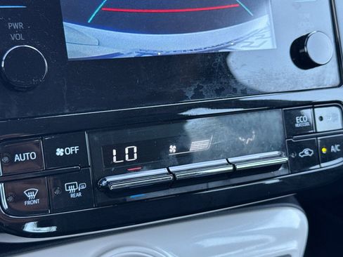 Used 2018 Toyota Prius One image 32