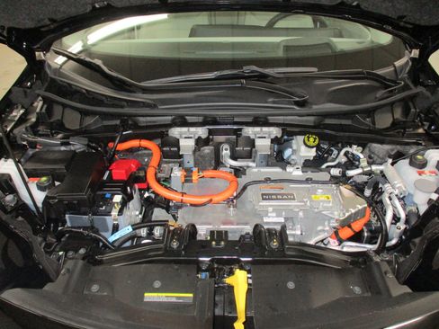 Used 2023 Nissan Ariya AWD image 12