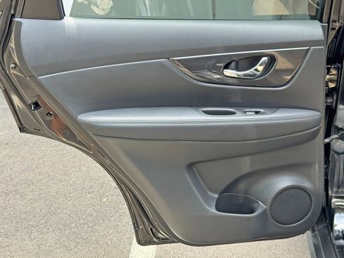 Used 2020 Nissan Rogue SV FWD image 37