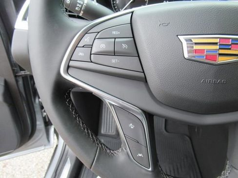 New 2025 Cadillac XT5 Luxury image 17