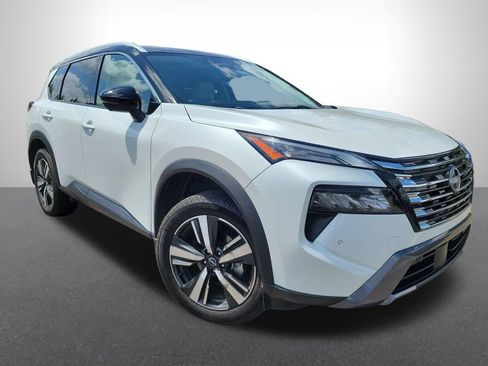 Used 2024 Nissan Rogue SL w/ SL Premium Package FWD image 3