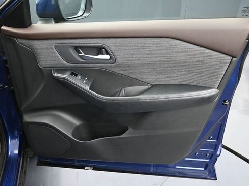 Used 2023 Nissan Rogue SV image 32