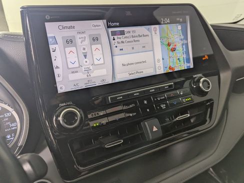 Used 2021 Toyota Highlander Limited image 22