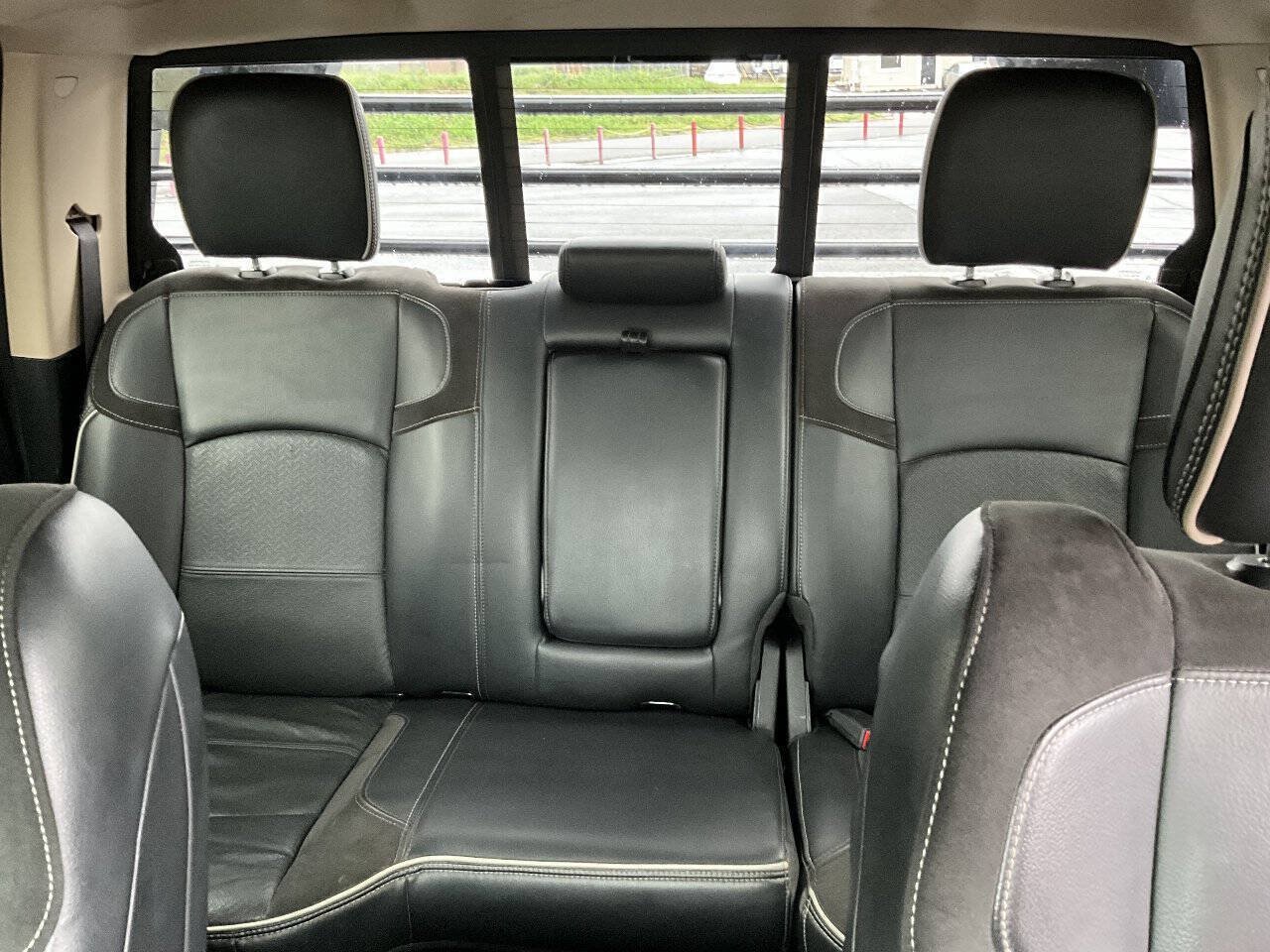 Used 2019 RAM 5500 Laramie AWD/4WD image 16