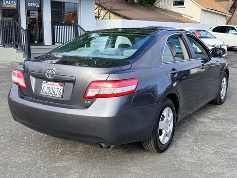 Used 2010 Toyota Camry LE image 6