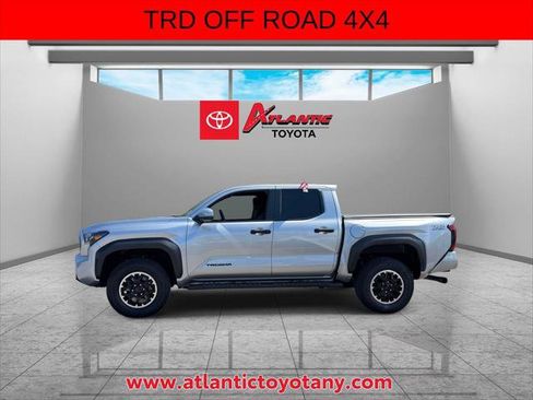Certified 2025 Toyota Tacoma TRD Off-Road w/ TRD Off Road Upgrade Package AWD/4WD image 4