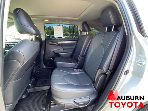 Used 2022 Toyota Highlander Platinum AWD/4WD image 31