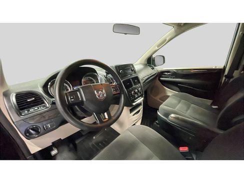 Used 2017 Dodge Grand Caravan SE FWD image 11
