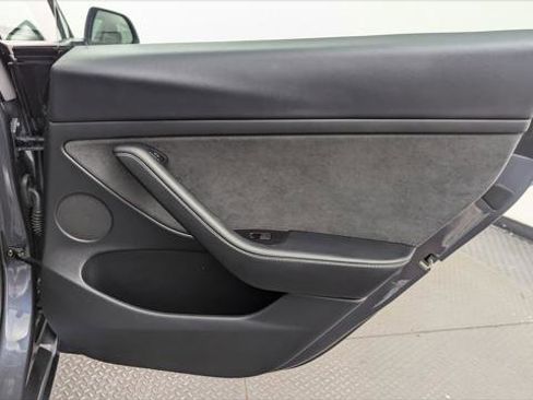 Used 2023 Tesla Model 3 Standard Range image 19