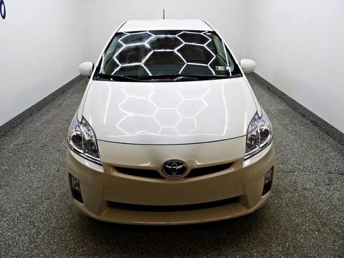 Used 2010 Toyota Prius Five image 2