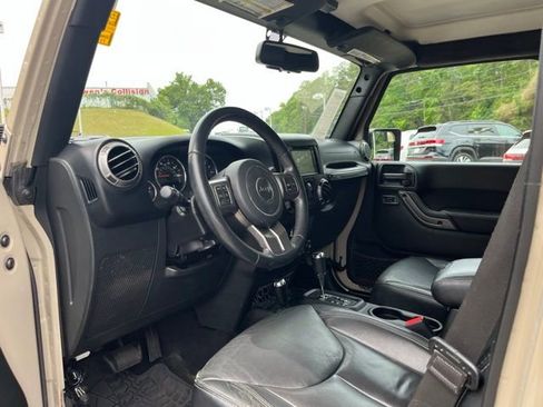 Used 2018 Jeep Wrangler Unlimited Sahara AWD/4WD image 6
