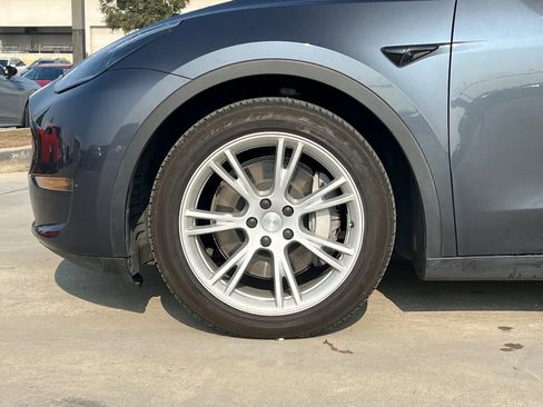 Used 2021 Tesla Model Y Long Range image 26