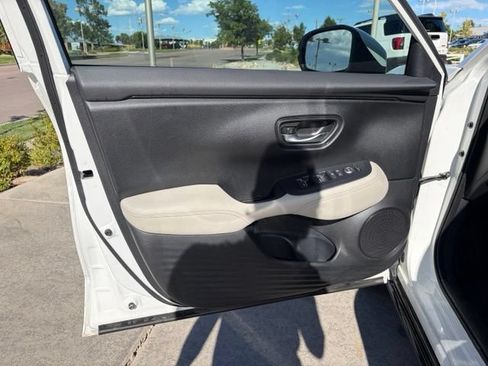 Used 2024 Honda HR-V EX-L image 11