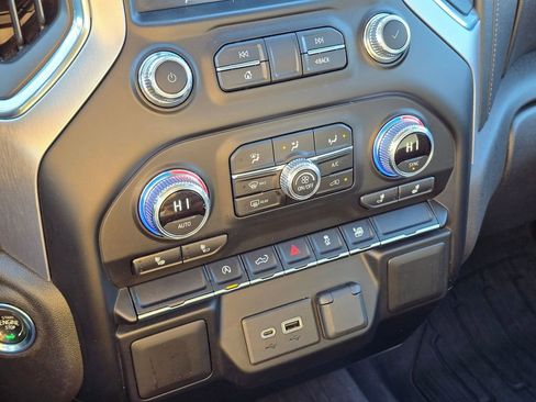 Used 2020 GMC Sierra 1500 SLE w/ SLE Value Package image 31