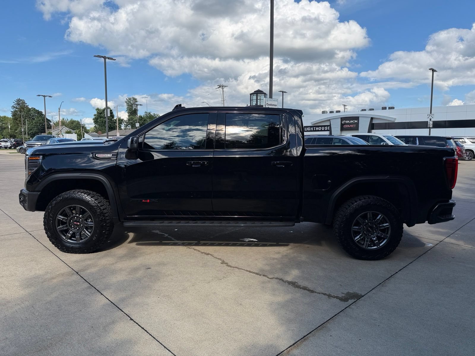 Used 2024 GMC Sierra 1500 AT4X AWD/4WD image 8